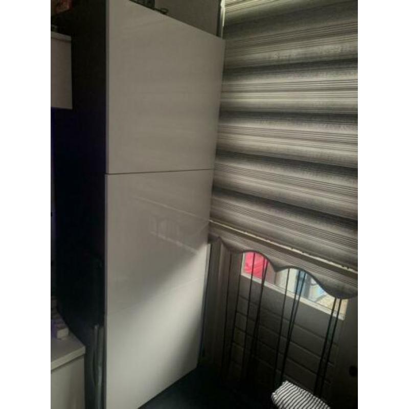 Ikea besta hoogglans kast.