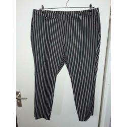 Diep donkerblauwe krijtstreep enkellange broek 46 stretch