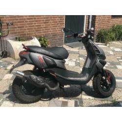 MOET WEG Peugeot metal x scooter 50cc