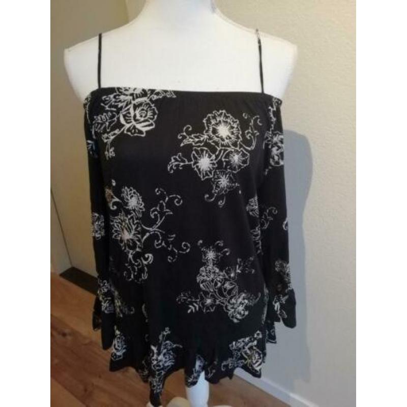 S. Oliver zwart met witte bloem shirt s/m