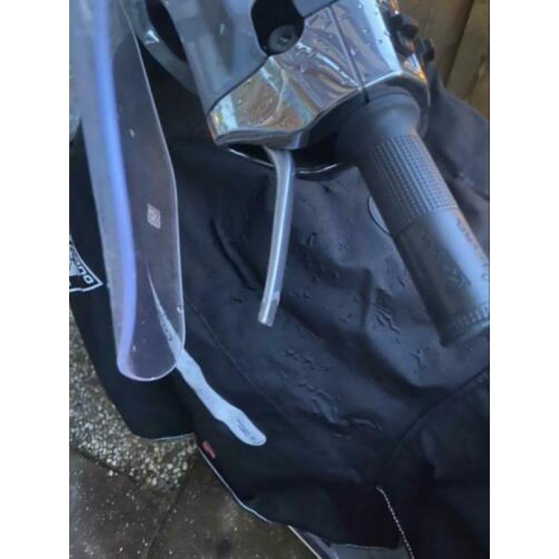 Vespa sprint snor 2018 iget
