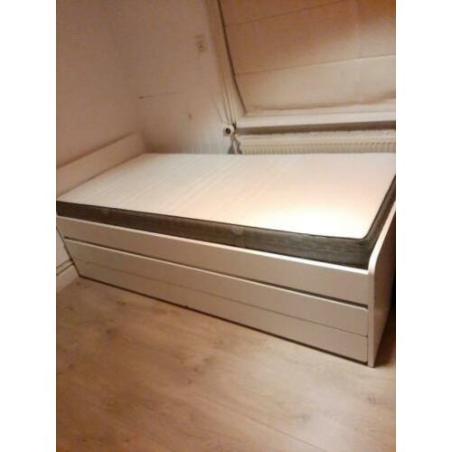 IKEA Bed met onderbed inclusief Matrassen
