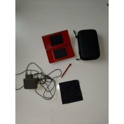 Nintendo DS Lite Rood met 8 spelletjes.