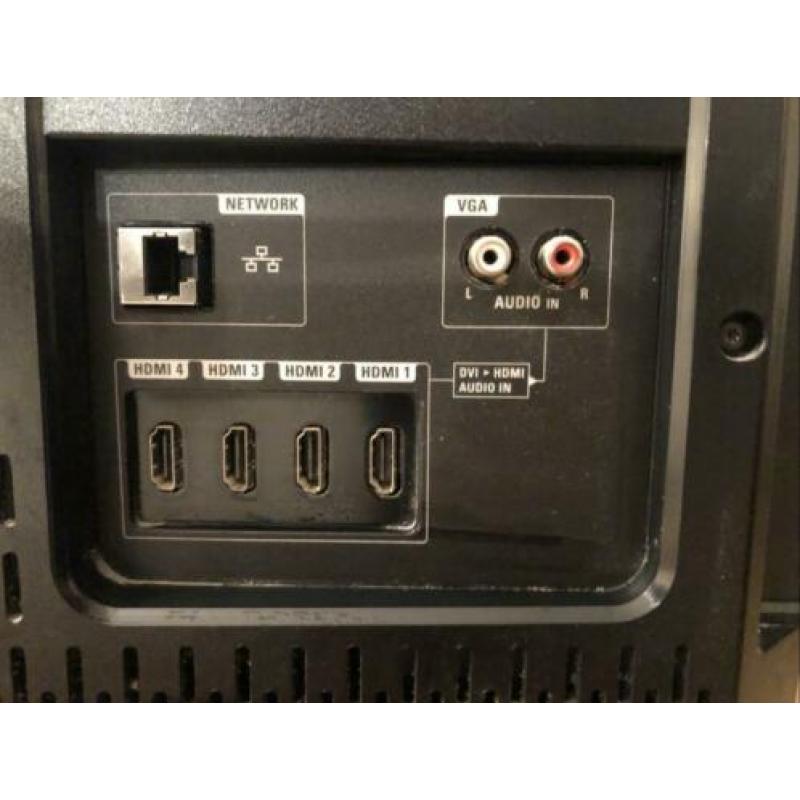 Philips LCD TV 32” inclusief Ambilight