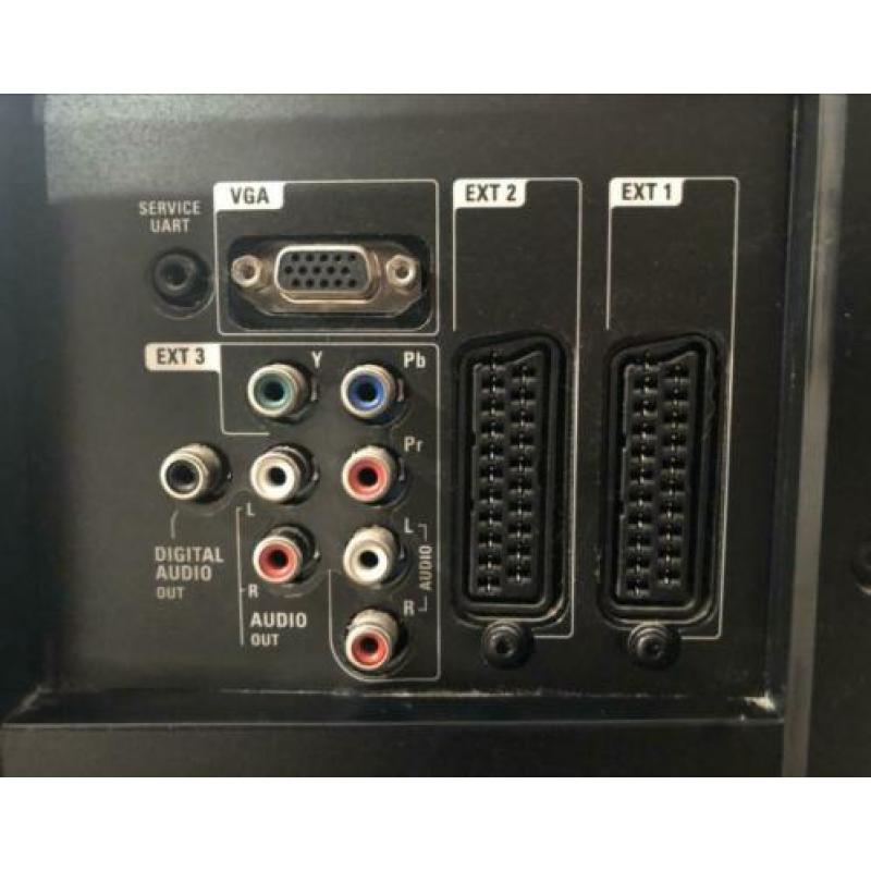 Philips LCD TV 32” inclusief Ambilight