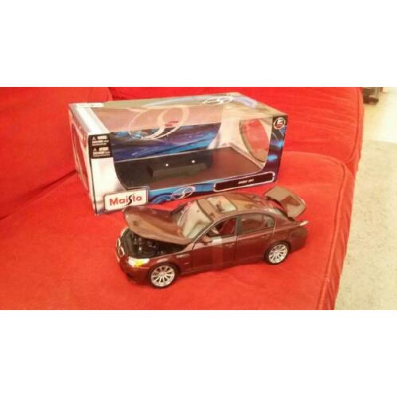 Nieuw: BMW M5 schaal 1:18
