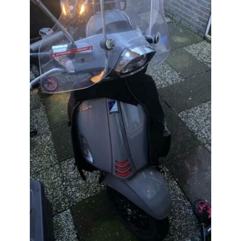 Vespa sprint snor 2018 iget