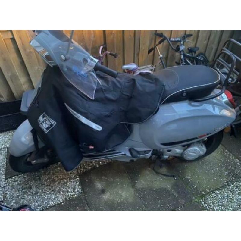 Vespa sprint snor 2018 iget