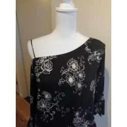 S. Oliver zwart met witte bloem shirt s/m