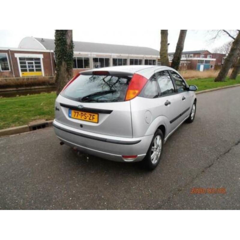 Ford Focus 1.6 I Ghia 2004 Grijs