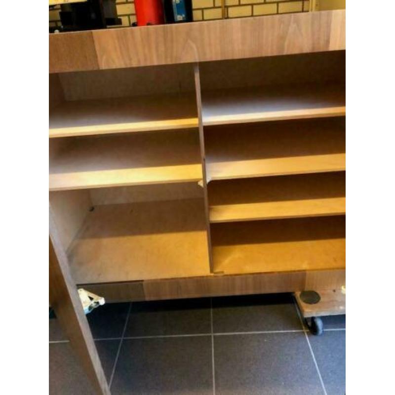 Mooie grote en tijdloos houten dressoir