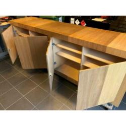 Mooie grote en tijdloos houten dressoir