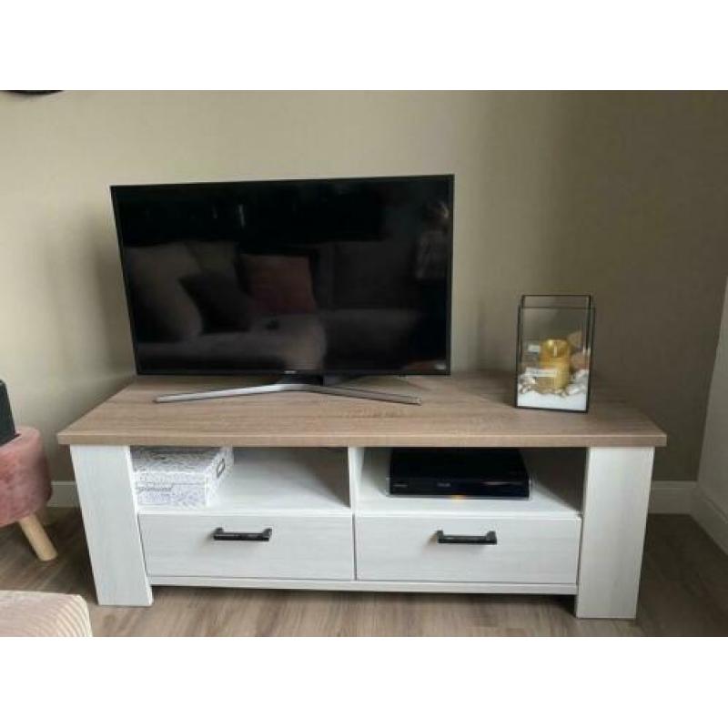 Prachtig TV meubel en boekenkast, wit/truffel eiken