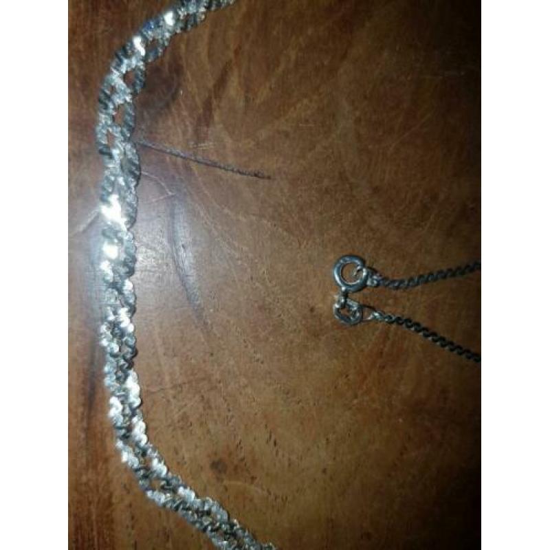 Mooie glanzende zilveren ketting!
