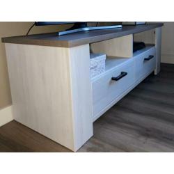 Prachtig TV meubel en boekenkast, wit/truffel eiken