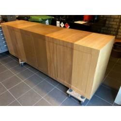 Mooie grote en tijdloos houten dressoir