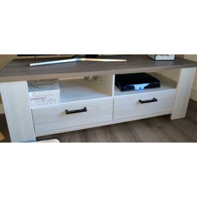 Prachtig TV meubel en boekenkast, wit/truffel eiken