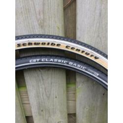 Twee 28 inch fietsbanden: Schwalbe Century en CST Classic