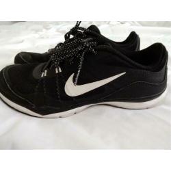 Zwarte NIKE sneakers 38,5