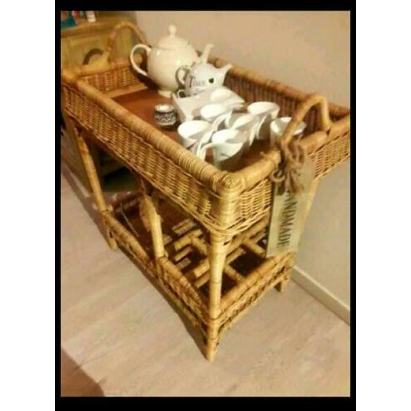 Rotan theetafel met afneembaar dienblad