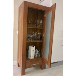 Vitrinekast van hout