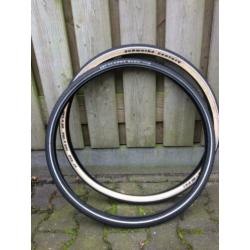 Twee 28 inch fietsbanden: Schwalbe Century en CST Classic
