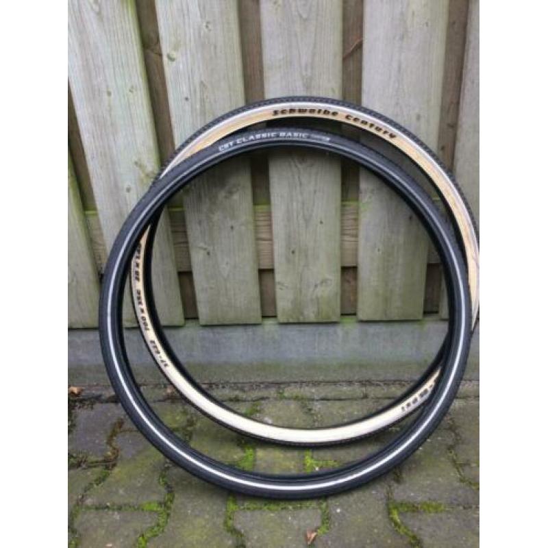 Twee 28 inch fietsbanden: Schwalbe Century en CST Classic