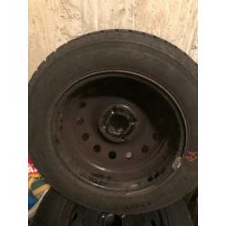 Nette winterbanden zet Peugeot 206, merk METEOR