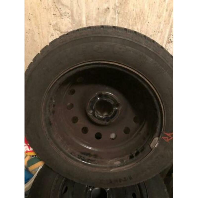 Nette winterbanden zet Peugeot 206, merk METEOR