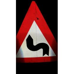 Driehoek verkeersbord met slinger pijl