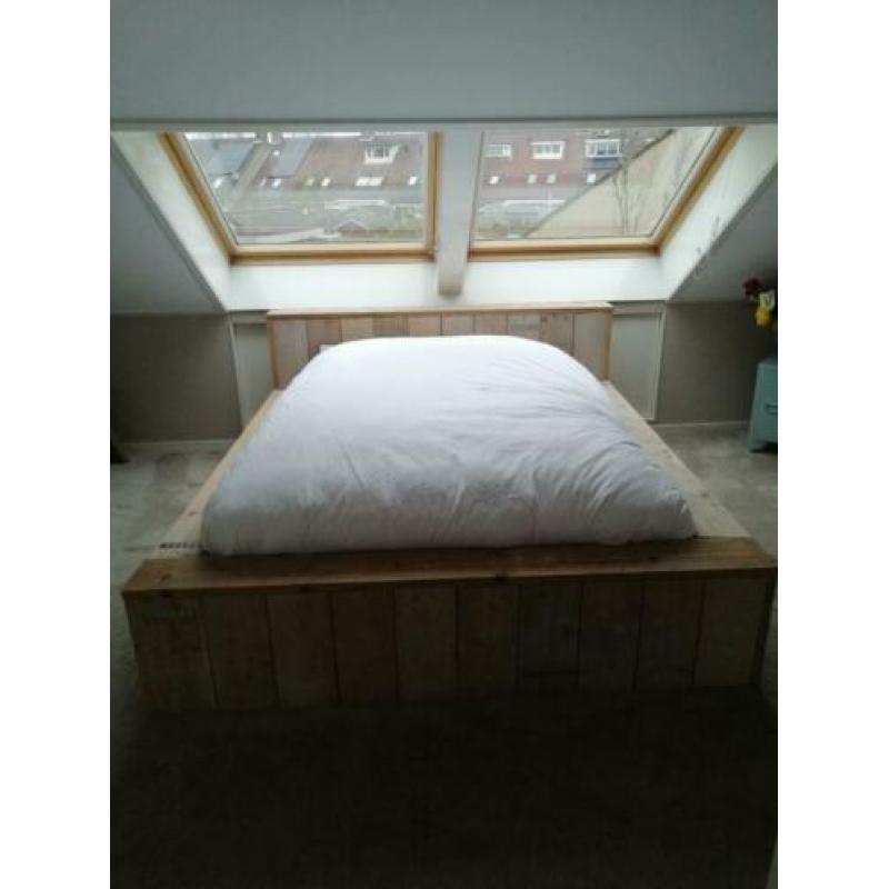 Tof steigerhout bed 200x240 (matrasmaat 160x200)