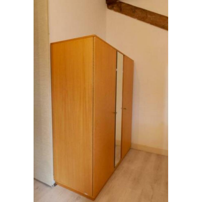 GRATIS Kledingkast massief retro jaren 60 vintage