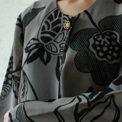 Vintage grijs blouse zwart bloem blad