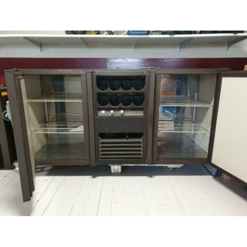 Buffet koeling met flessennest.