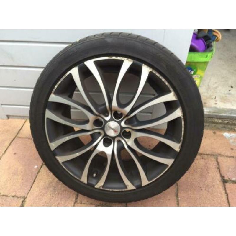 4 Luxe velgen met winterbanden te koop