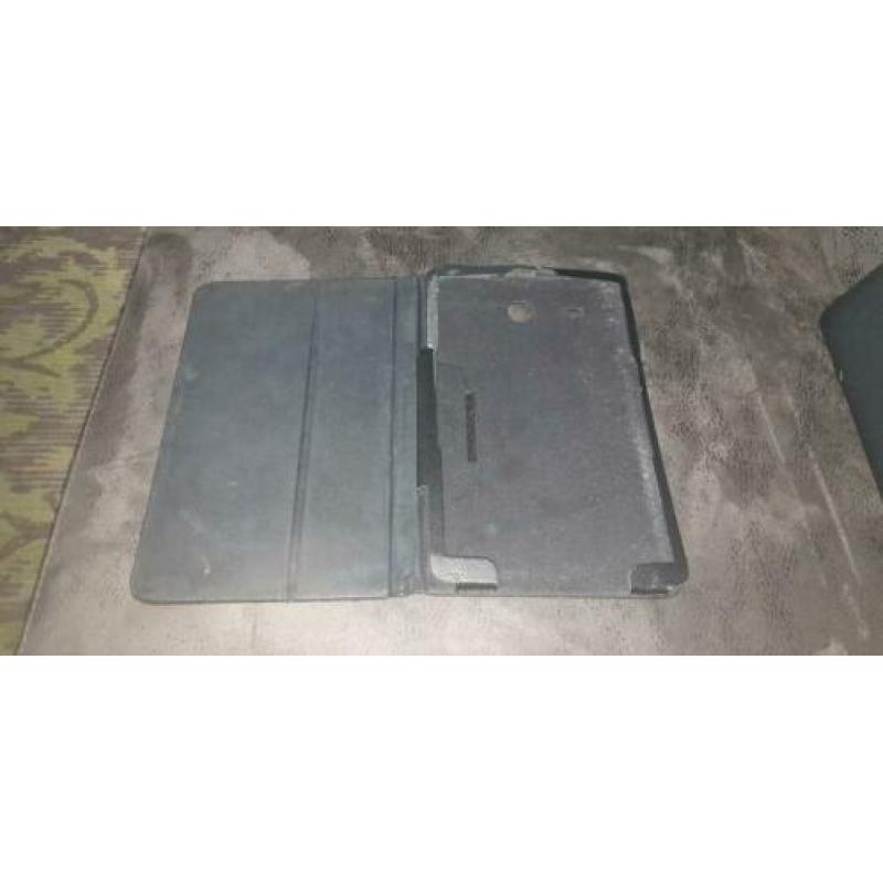 2 x Samsung Tablet. Bieden vanaf prijs is per stuk.