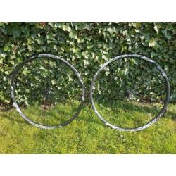 DT SWISS R24 SPLINE DB DISC WIELSET ZWART ongebruikt