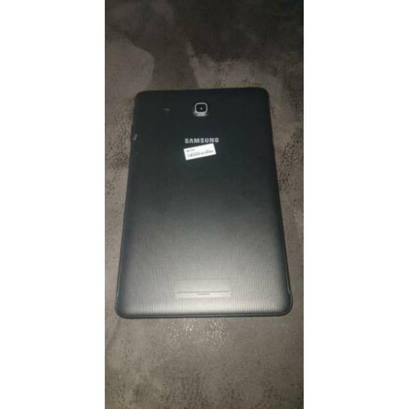 2 x Samsung Tablet. Bieden vanaf prijs is per stuk.