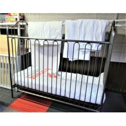 Baby/Peuter Ledikant van metaal...Uniek model + Access
