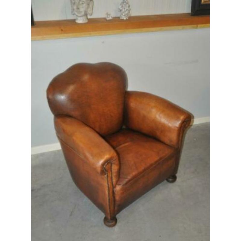 Antieke schapenleren fauteuil. i.z.g.s.