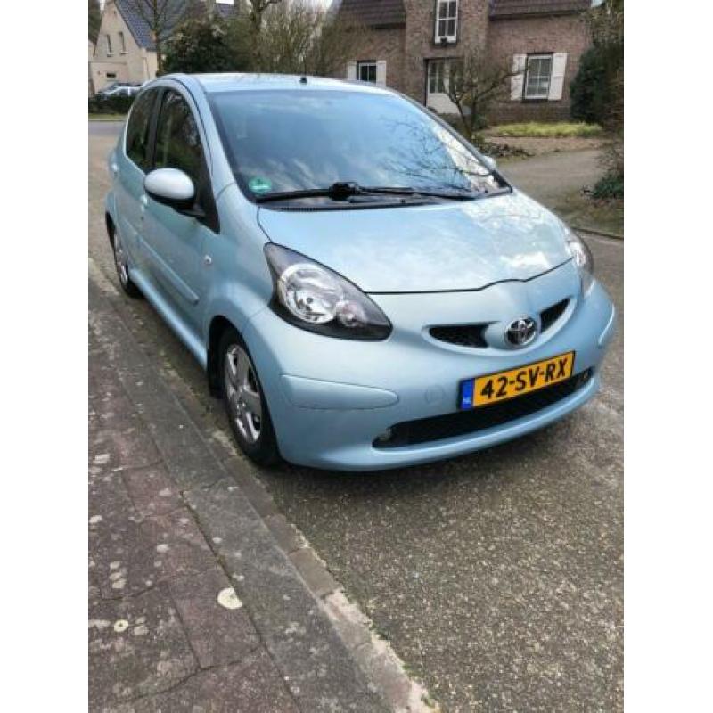 Toyota Aygo 1.0 12V 5drs / dealer onderhouden/full options