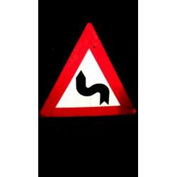 Driehoek verkeersbord met slinger pijl