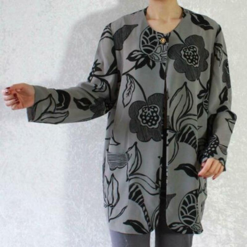 Vintage grijs blouse zwart bloem blad