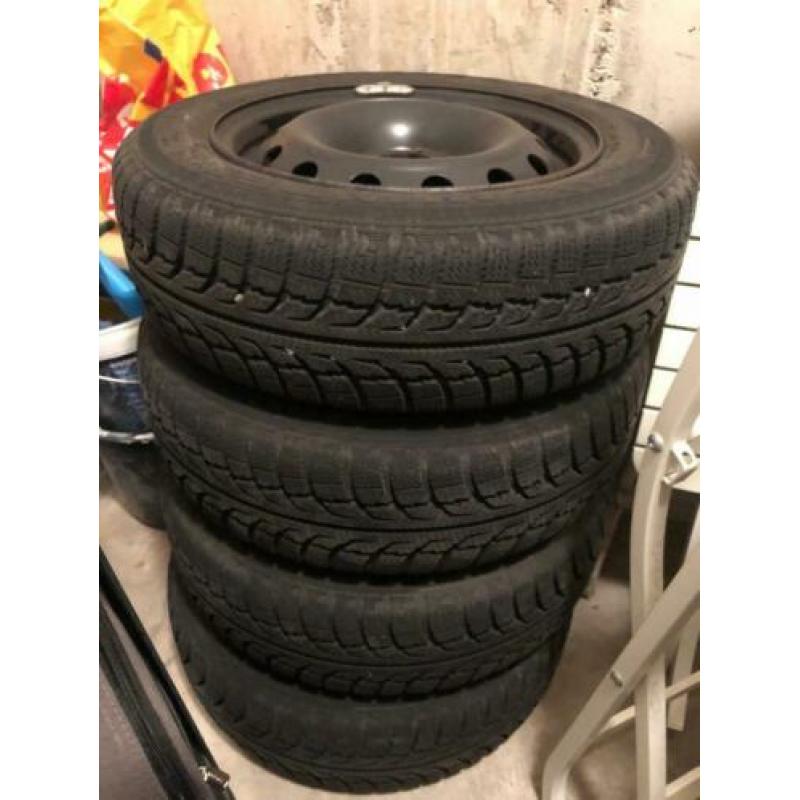 Nette winterbanden zet Peugeot 206, merk METEOR