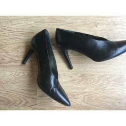 ZGAN! Zwarte leren pumps van Sacha mt 39 ! Grote opruiming !