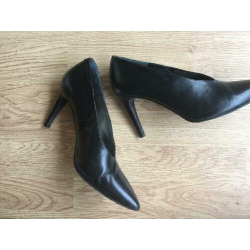 ZGAN! Zwarte leren pumps van Sacha mt 39 ! Grote opruiming !