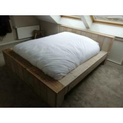 Tof steigerhout bed 200x240 (matrasmaat 160x200)