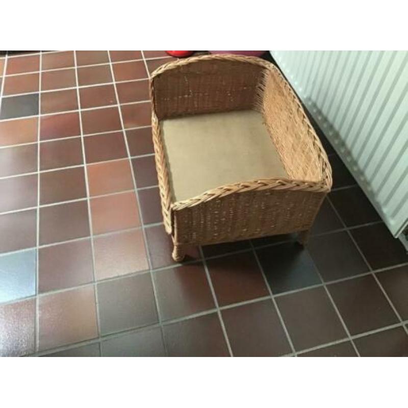 Rieten hondenmand