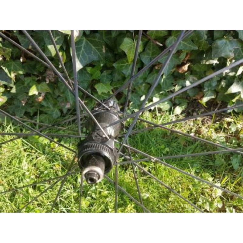 DT SWISS R24 SPLINE DB DISC WIELSET ZWART ongebruikt