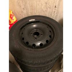 Nette winterbanden zet Peugeot 206, merk METEOR
